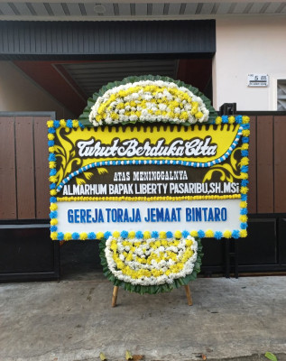 Papan Bunga Duka di Tor Atas